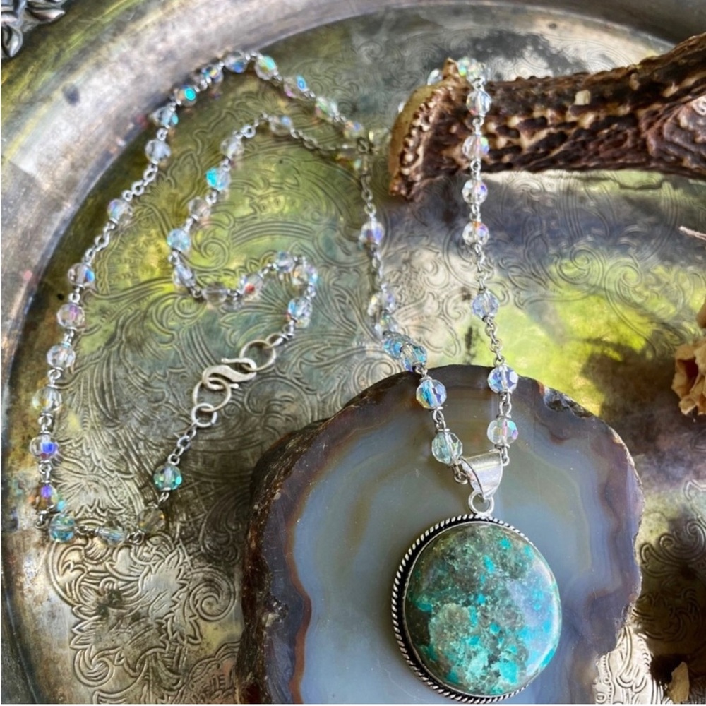 Elegant Chrysocolla Pendant with Aurora Borealis Beads - Picture 2 of 6